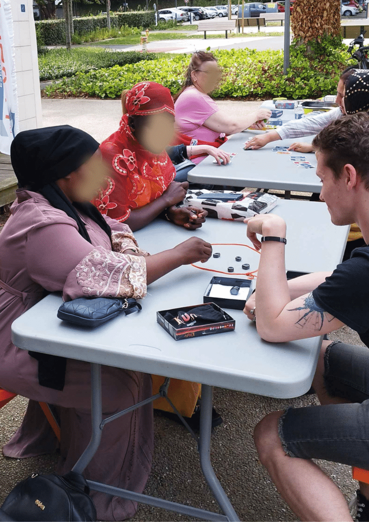 Le jeu comme refuge : itinérance ludique pour publics vulnérables